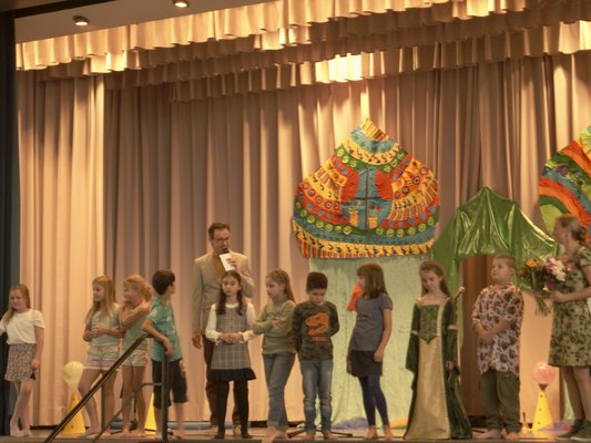 Einschulungsfeier mit dem Theaterstück "Unsere Traumschule"
